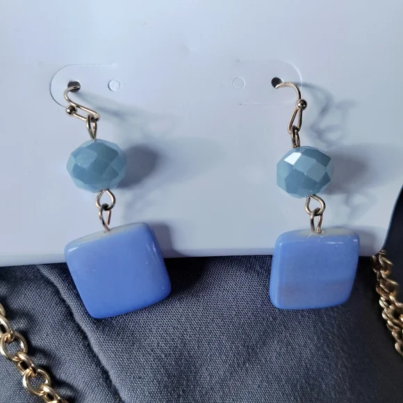 Periwinkle Blue Glass Bead and Gold Tone Metal Necklace and Earring Set - Picture 4 of 4